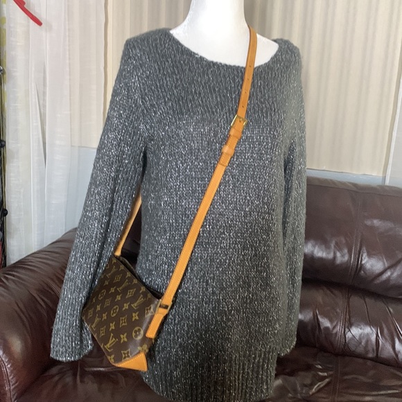 ❤️❤️SOLD❤️❤️Louis Vuitton cabas sling - Picture 2 of 11